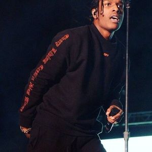 VLONE ( the sweatshirt is not a fake)
